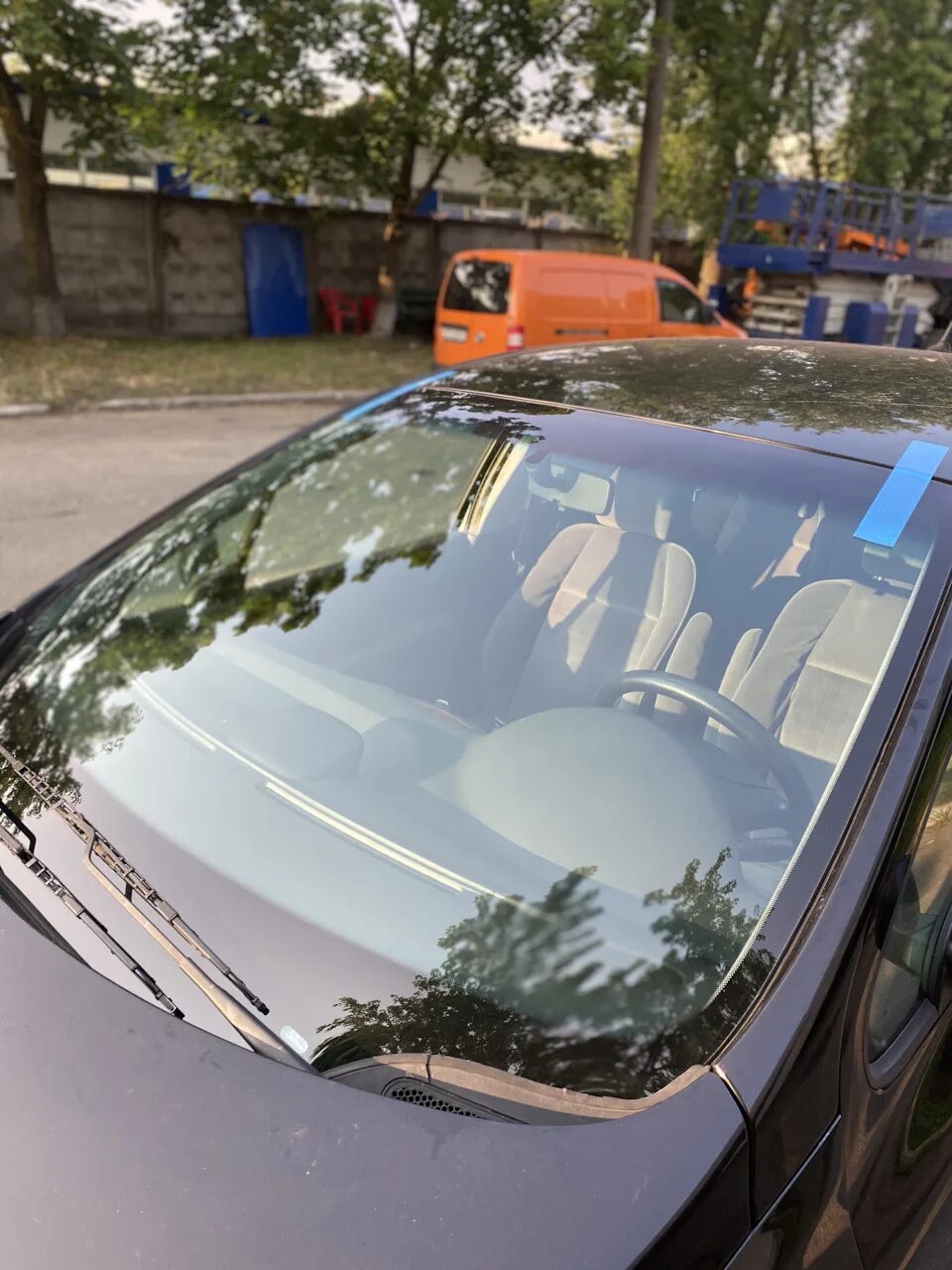 Резинка лобового стекла пежо 307. Замена лобового стекла peugeot 3008. Замена лобового стекла peugeot 3008. Лобовое стекло на пежо замена. Лобовое стекло пежо 307.