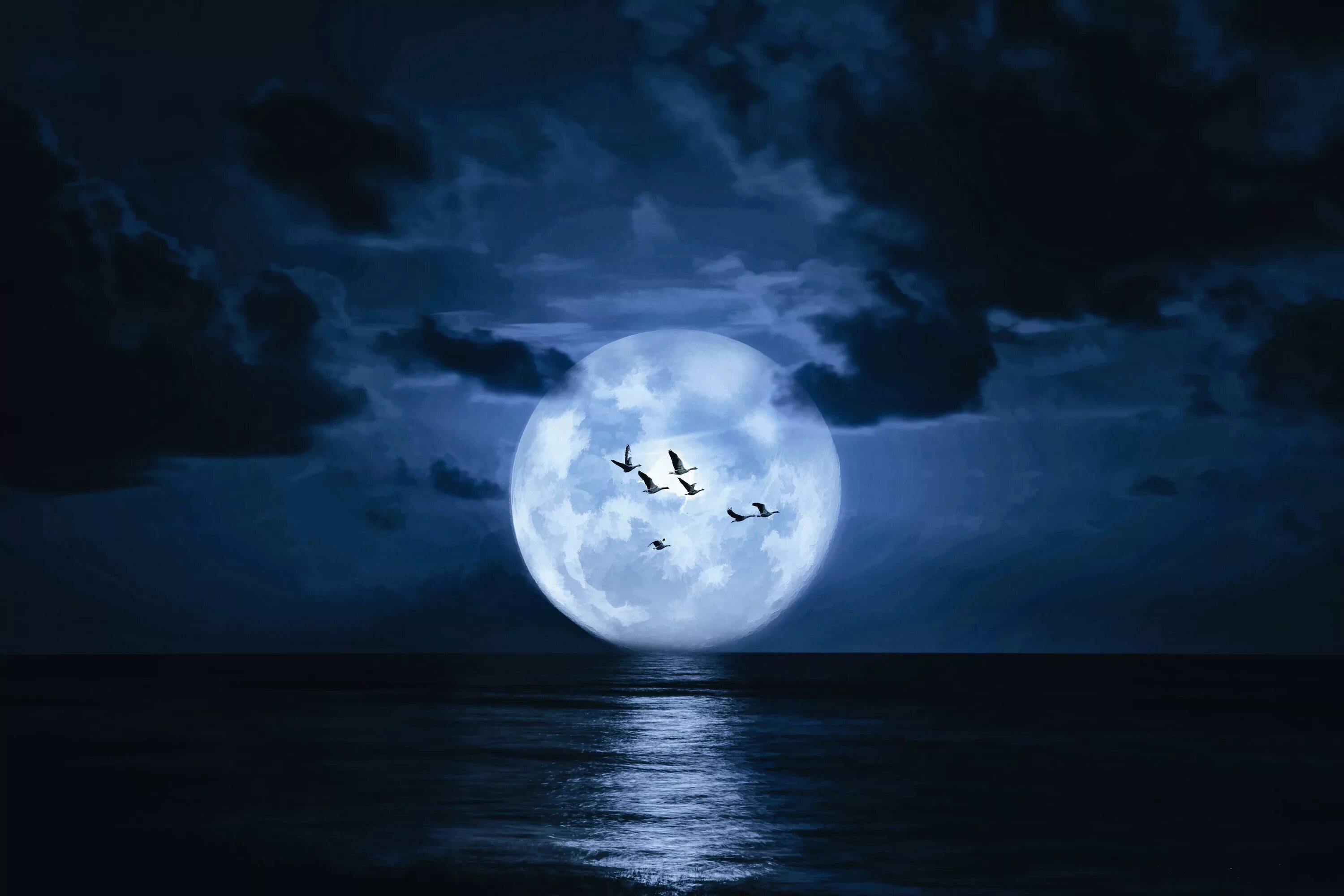 Сон луна большая. Лунный пейзаж. Лунная ночь. Ночное небо с луной. Ночь в море.