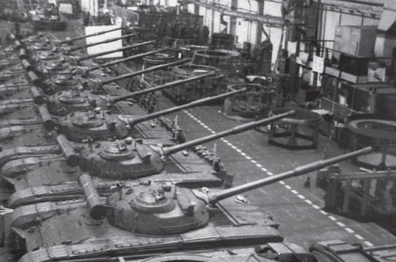 Где строили танки. Т-80 1940. Т-80 конвейер. Танковый завод в России т80. Танковый завод т-34 в Нижнем Тагиле.