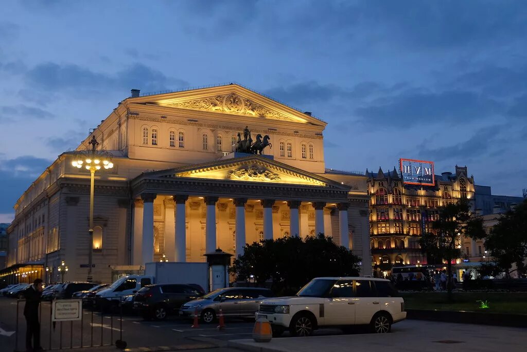 Большое театр 14. The Bolshoi Theatre Имперский театр. Театр большой Калининград фильпл. Гостиница рядом с большим театром. Гостиница у большого театра в Москве.