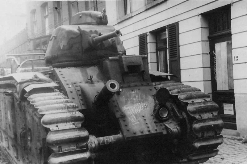 Char 15. Французский танк char b1-bis. подбитые французские танки 1940. танк б1 франция. танк в-1 бис.