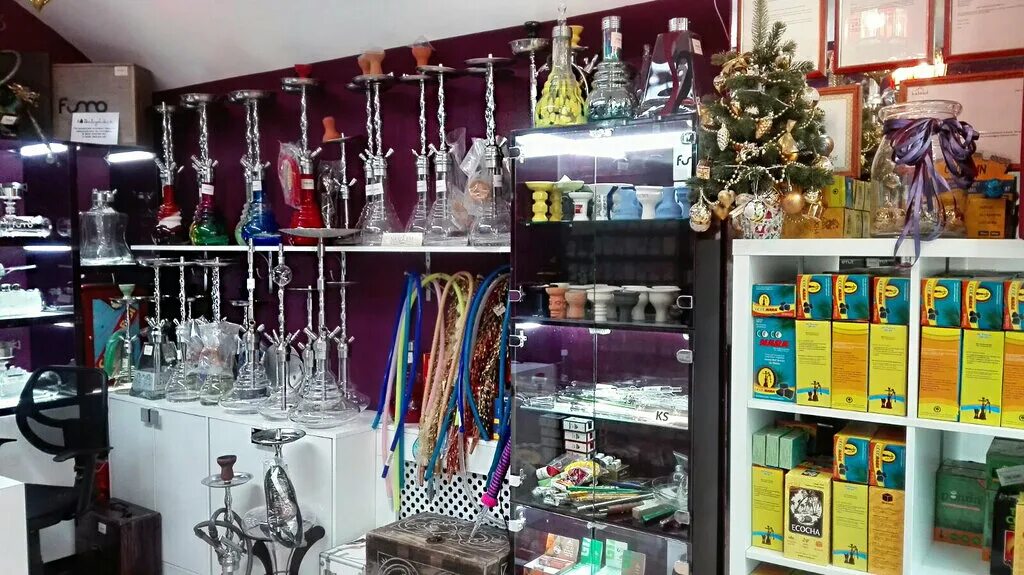 мир кальянов санкт-петербург. стол для кальяна. вывеска магазин кальянов и табаков. табак для кальяна витрина. кальянный магазин рядом со мной на карте.