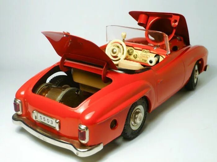 Пожарная машина на педалях. Старинные деревянные игрушки. Retro toy. Старинные игрушки из дерева. Американские ретро игрушки.