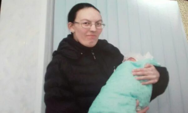 У семьи ивановых родился ребенок. Самые молодые мамы России.