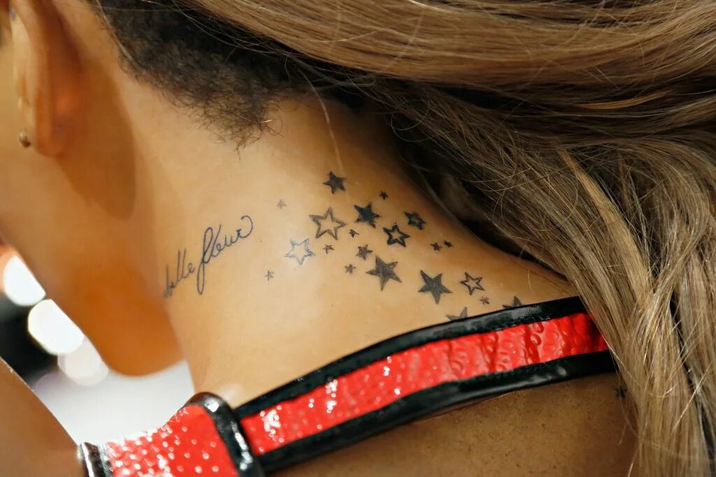 Тату звезды на шее. Тату звезды на ноге для девушек. Тату для девушек звездочки. Тату для девушек звездочки. Тату звезды на шее.