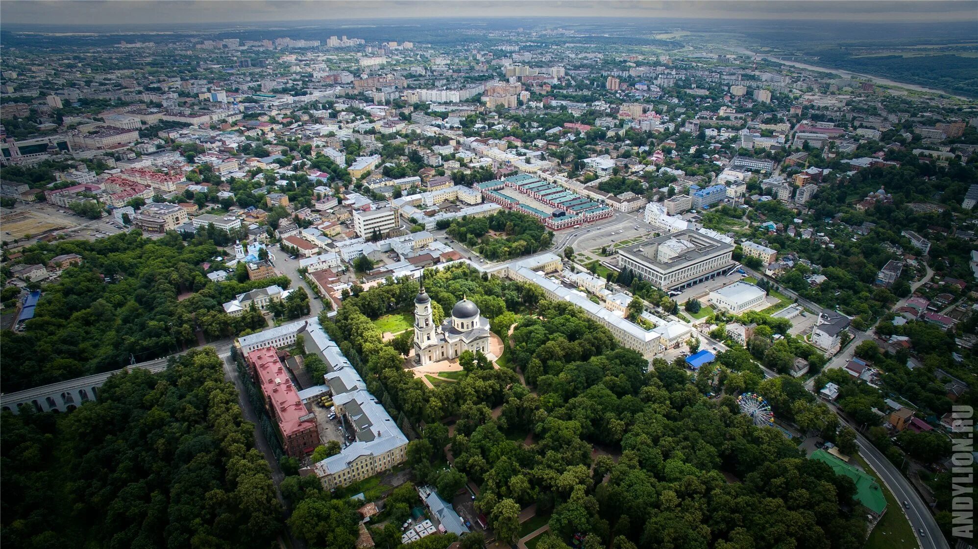 Город калуга википедия. Калуга (центр Калужской области) города Калужской области. Калуга (центр Калужской области) достопримечательности. Калуга центр города. Калуга с высоты птичьего полета.