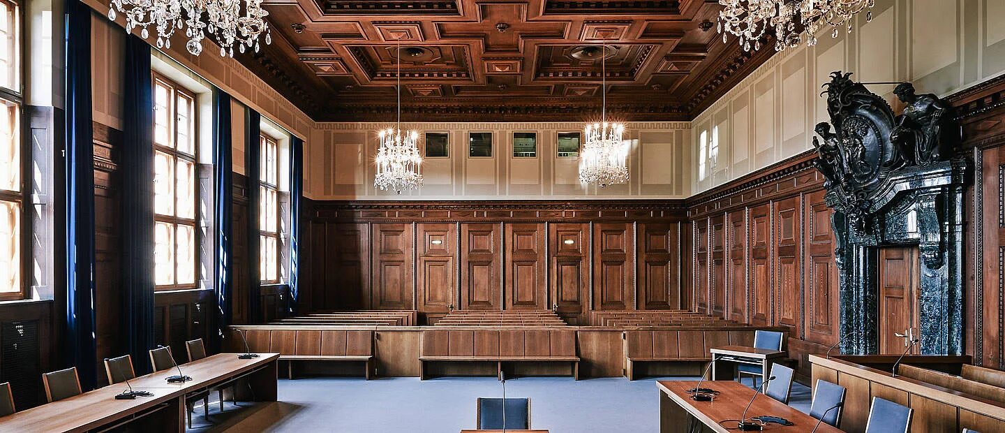 Зал 600 нюрнбергского дворца юстиции. Зал 600 нюрнберг. Дворец правосудия нюрнберг. Зал 600. «зал 600» дворца юстиции в нюрнберге.