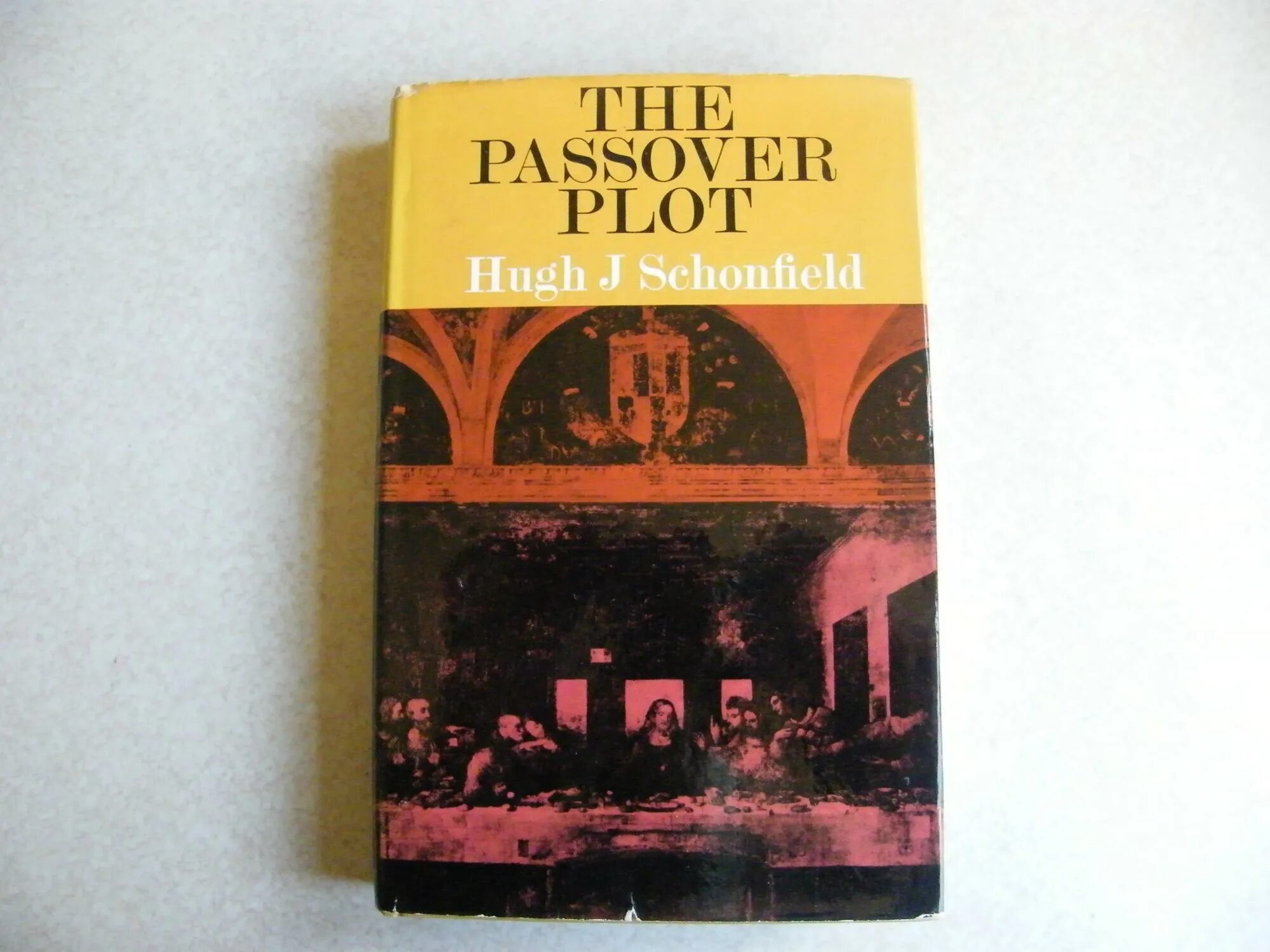 Book the plot. Хью шонфилд. hugh joseph schonfield &quot;the suez canal in peacetime and wartime&quot;.
