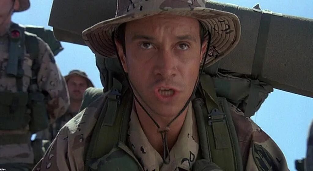 Армейские приключения 1994 Брендан Фрейзер. Американская комедия про солдата. Комедия про солдат в пустыне. Армейские приключения 1994