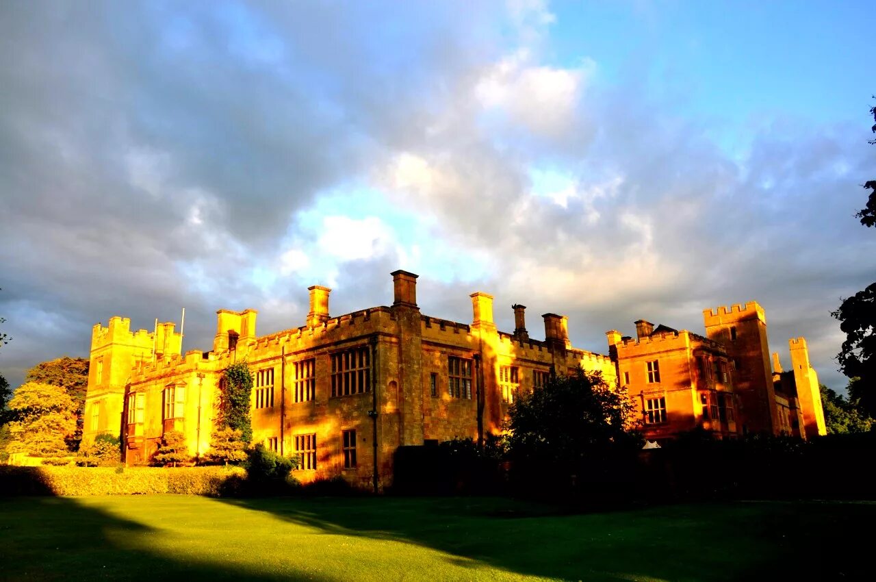 Бывший английский замок. Англия Sudeley Castle. Замок Садели (Sudeley Castle). Замки Глостершир Англия. Замок Клирвелл графство Глостершир.