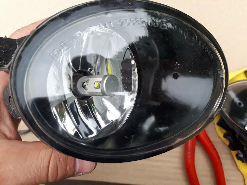 Лампы противотуманные led фары. Птф н4. лампы в фарах vw multivan t5. расположение диодной лампы в фаре h4. лед лампы в птф.