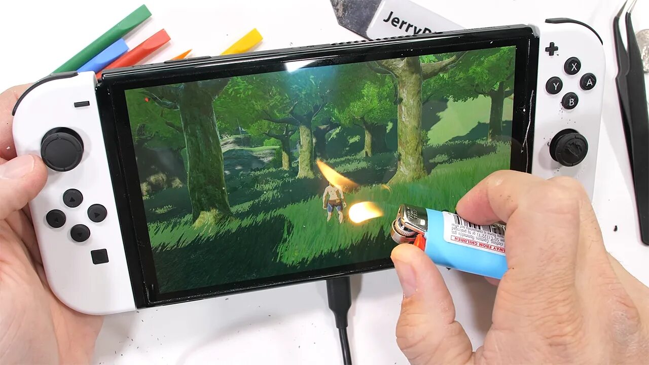 Gravity start. Телефон схватил лицо. Nintendo switch oled. Человек держит телефон раскладушку. Redmi 7a touch screen doesn't work.