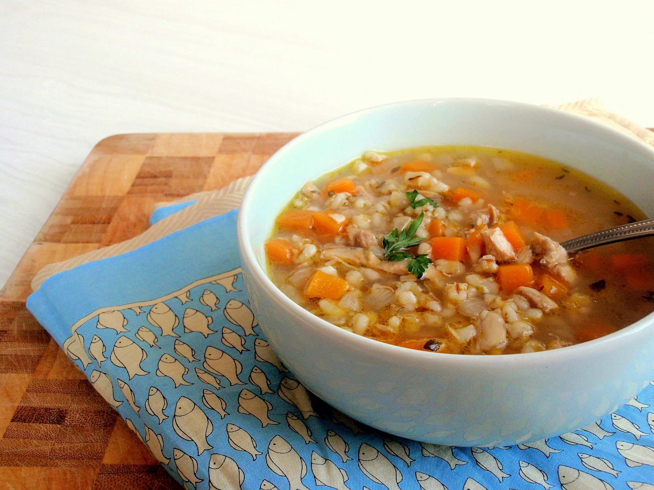 Вкусный ароматный суп с перловкой понравится всей семье. Угощение получится. Гот