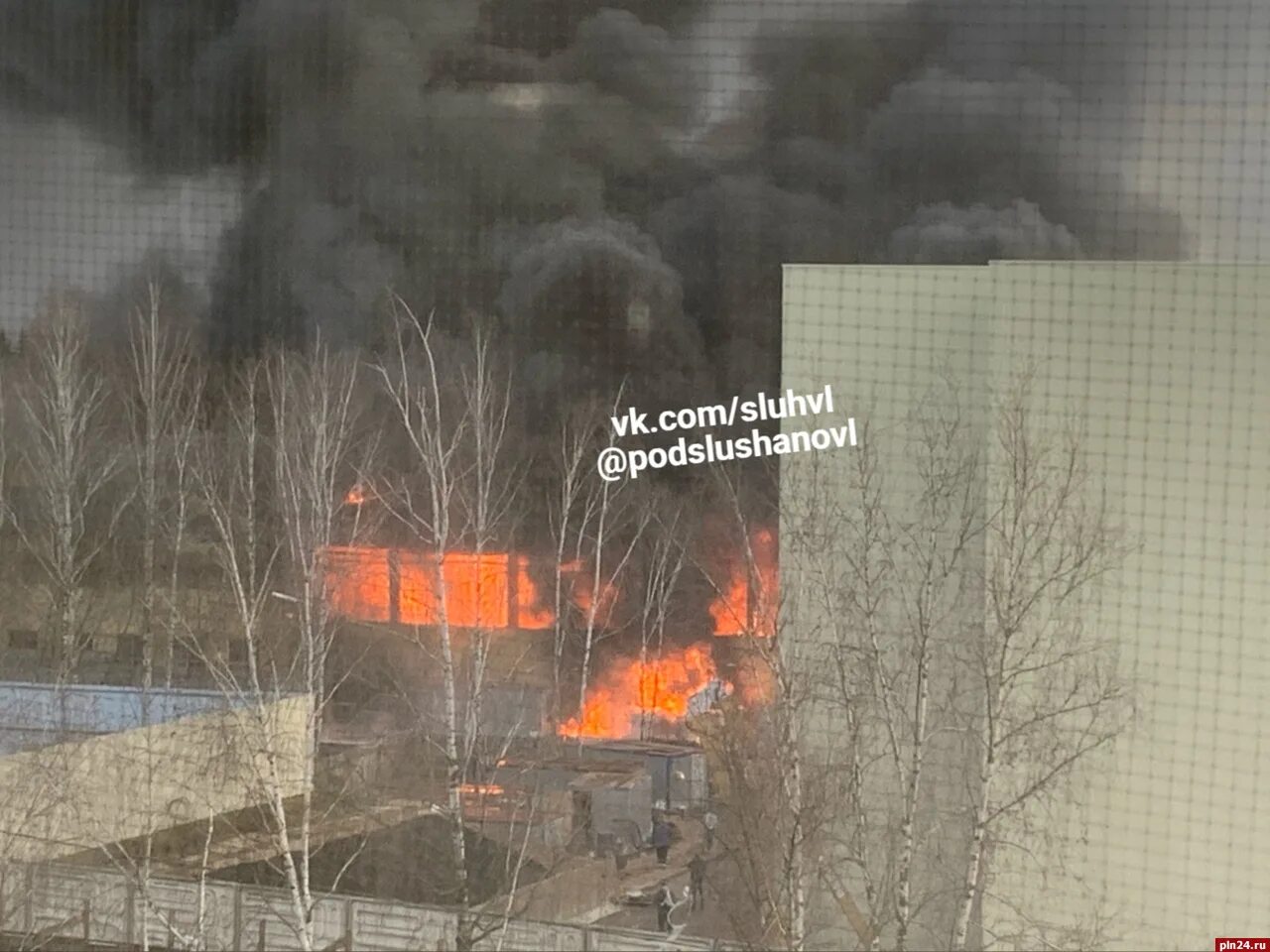 Человек сгорел заживо на балконе. 1666 год пожар в лондоне. В химках молния попала в дом. Что горит в великом. Что горит в великом.