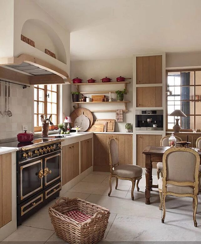 25 Fabulous kitchens showcasing warm and cozy fireplaces Tuscany kitchen, Tuscan
