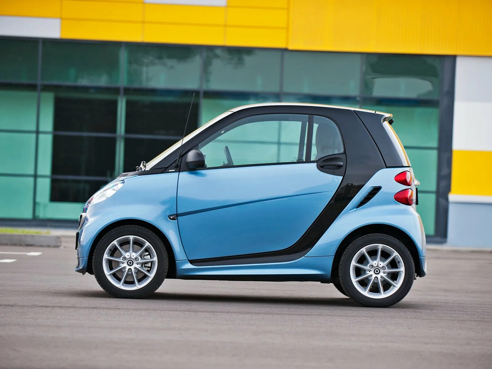 Лучшие модели смарт. Мерседес мини смарт. мерседес 2 местный смарт. mercedes smart fortwo. smart fortwo drive2.