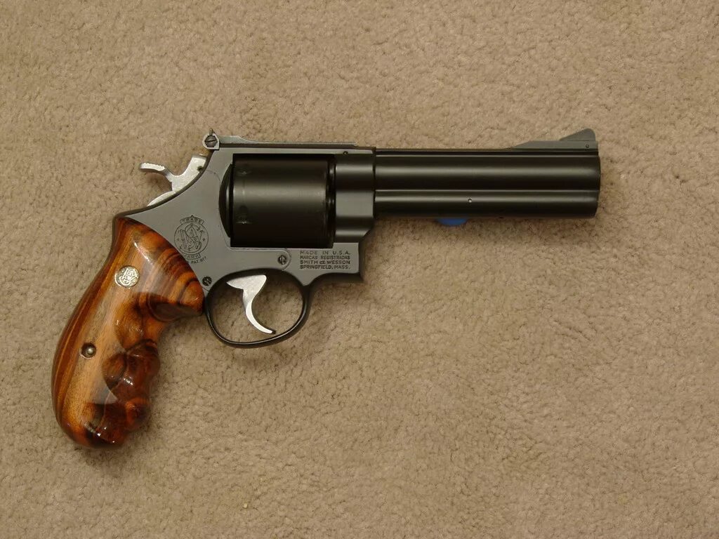 Калибр магнума. Револьвер Магнум 44. 44 Magnum револьвер. Магнум 44 калибра. Смит-Вессон револьвер 44 калибра.