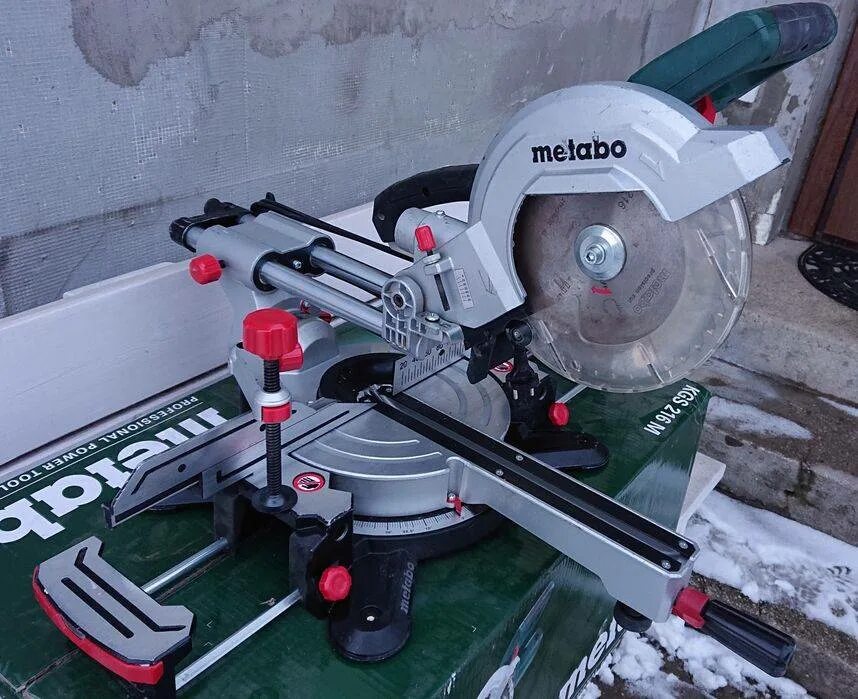 Торцевая пила 216. Metabo KGS 216. Торцовочная пила Метабо 216. Kgs216m. Metabo 216 KGS стол.