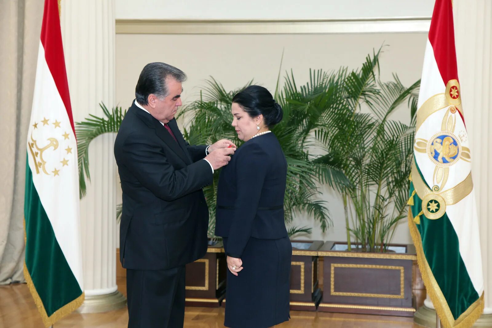 Дочь рахмон. Рухшона эмомали рахмон. Озода рахмонова. Дочери озода рахмон. Дочь рахмон.