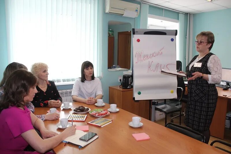 Вакансии центра занятости куйбышев новосибирской. Женский клуб ЦЗН. Женский клуб в центре занятости населения. Центр занятости Куйбышев. Искитим клуб.