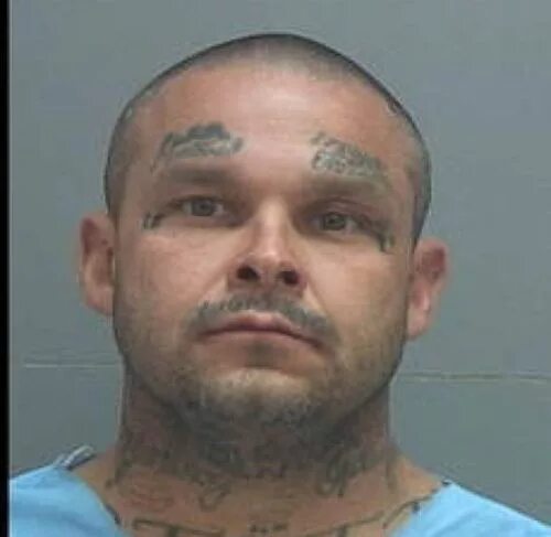 Молодые зеки. Уголовники. Лицо зека. Лицо зека. Зэки с татуированными лицами.