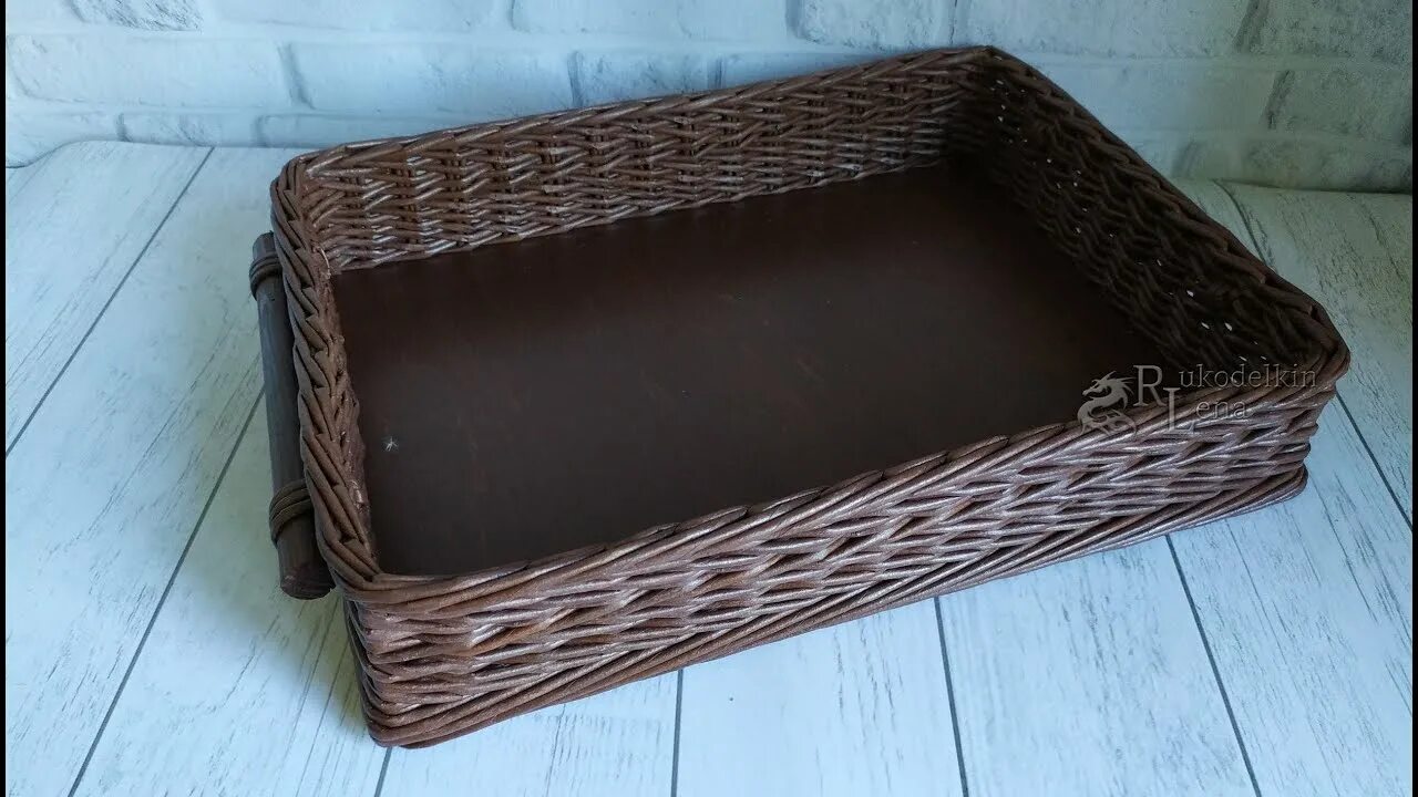 Подносы из газетных. Газетное плетение подносы. Газетное плетение подносы. Плетеный поднос. Поднос из газетных трубочек.