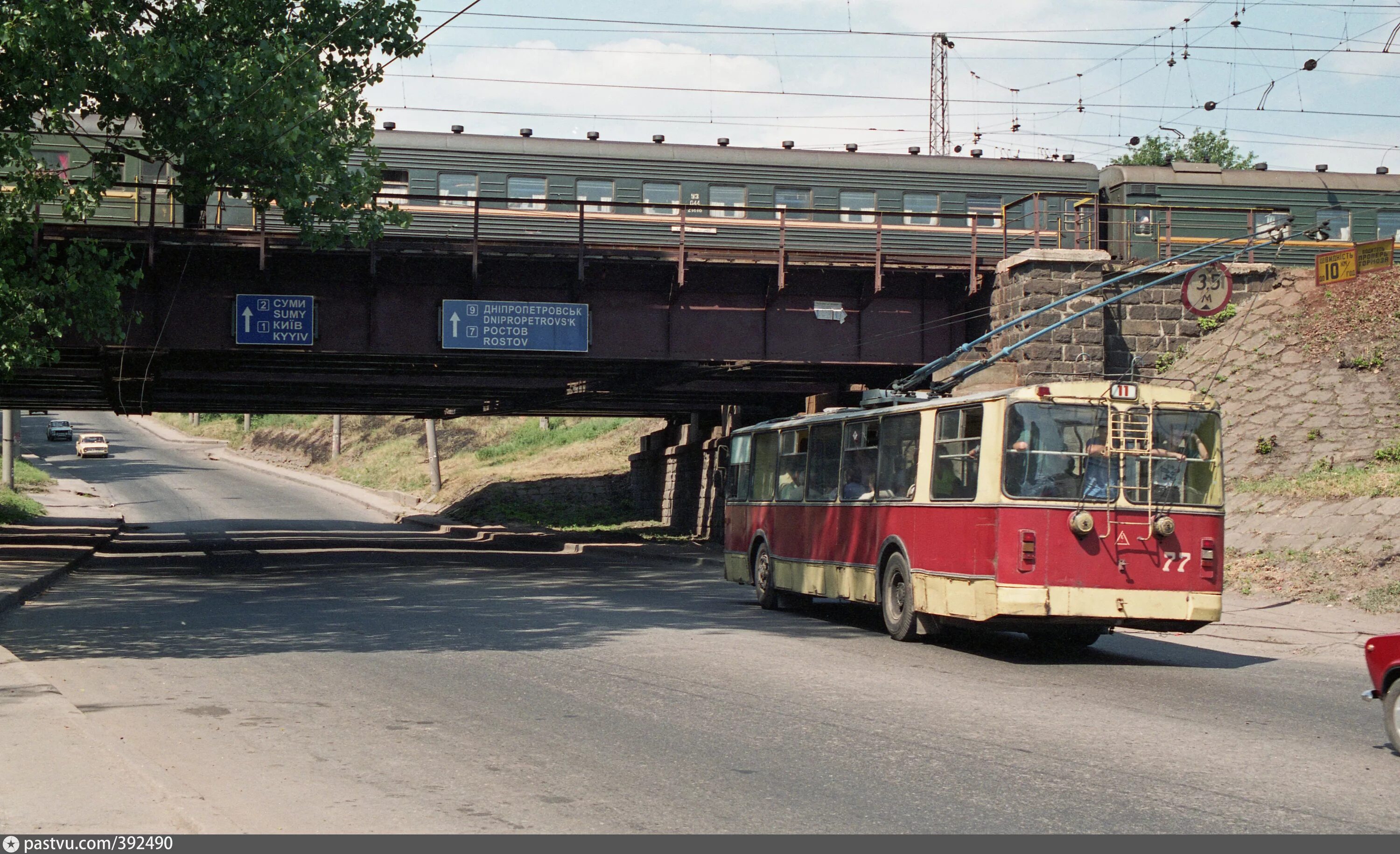 Троллейбус 90-е Самара. Троллейбусы в 90-е годы. Рязань 2000 год. Город Рязань в 90е годы.