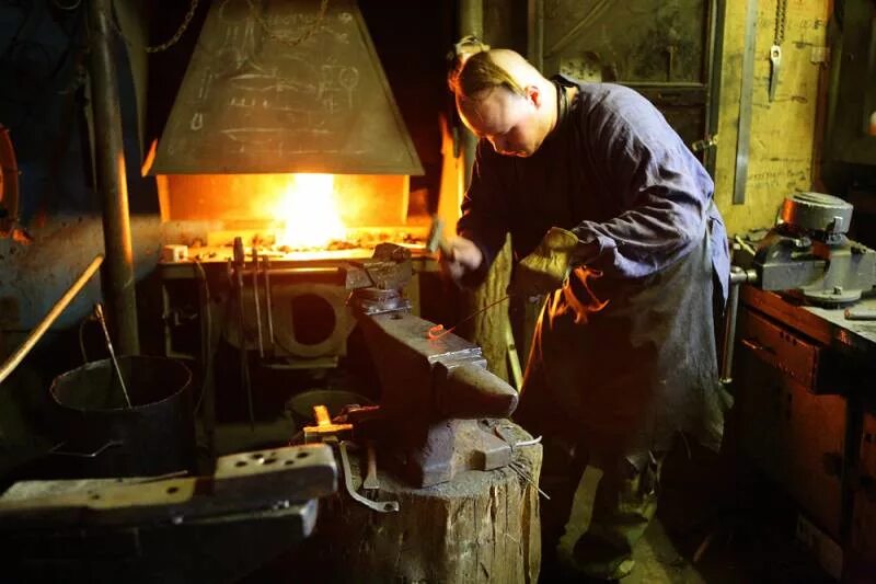 крамской деревенская кузница. мастер класс кузнечное дело. старинная кузница. Blacksmith mc gulkevichy. кузнец.