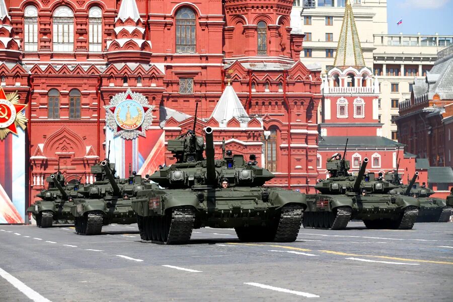 Московский военный. Военный парад на красной площади 9 мая. Военный парад в Москве 9 мая. Военная техника на красной площади. Армия в Москве.