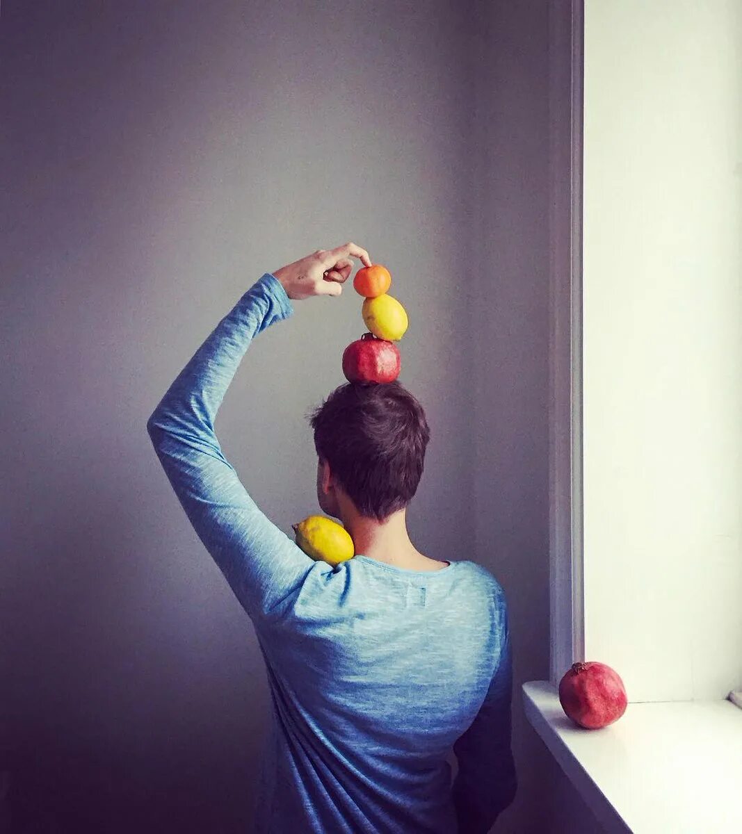 Мысли начинают делить тебя между собой. Поделиться мыслями. Поделиться мыслями. Делиться своими знаниями. Счастье рисунок.