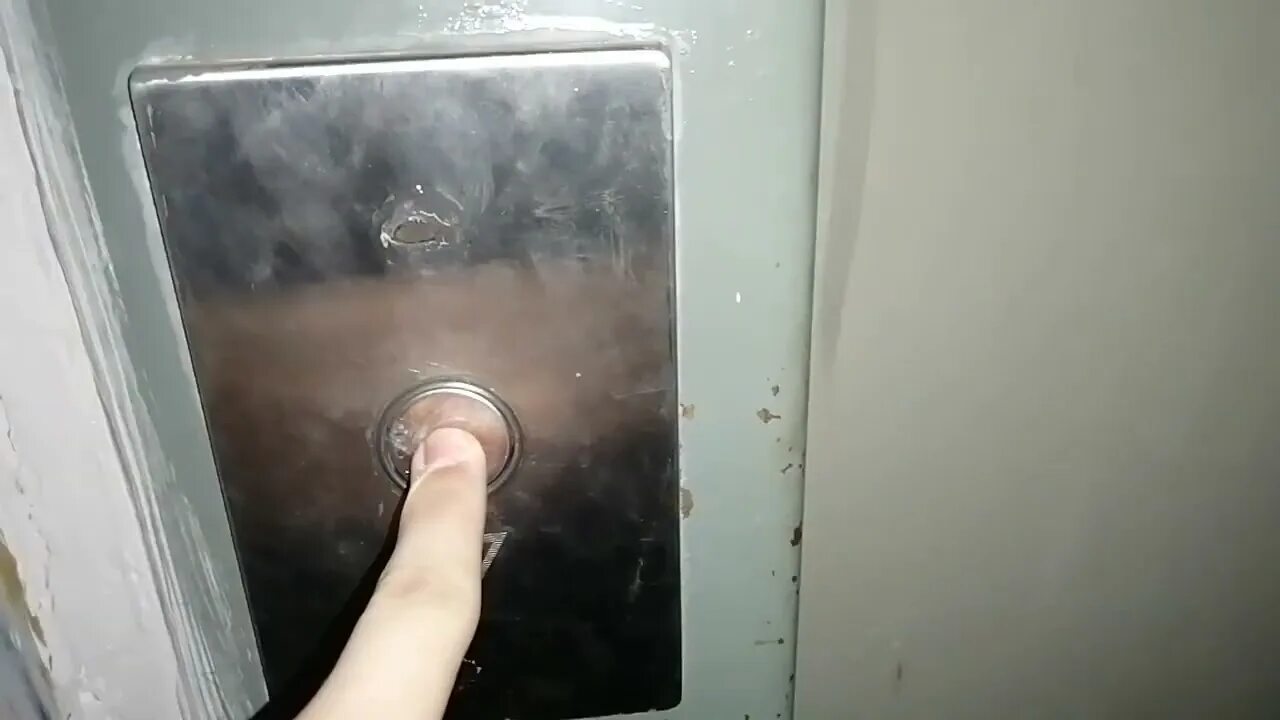 Кмз 3. Лифт кмз 2004. лифт кмз 2019. камера в подъезде. лифт кмз - 2004 размер дверей.