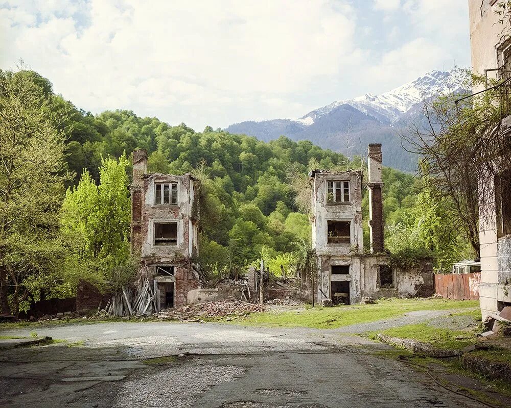 Ткуарчал абхазия заброшенный город. Ткварчели абхазия. Город ткварчели абхазия. Акармара абхазия. Ткуарчал ткварчели.