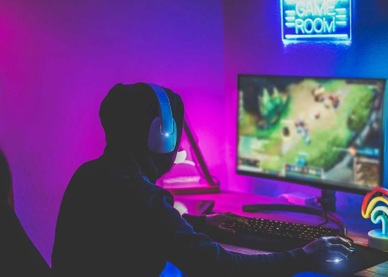 Юный стример. День стримера когда. Стрим симулятор стримера. Дхс что это твич. Юный стример.