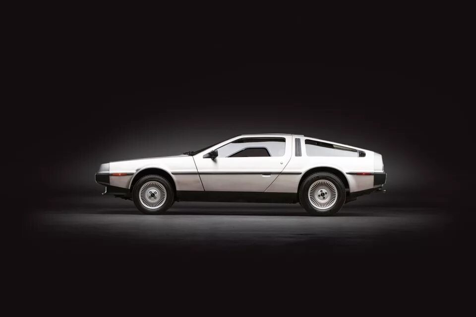 Делориан 1981. Делориан дмс. Dmc делориан. Dmc delorean. Delorean dmc-12 1981.