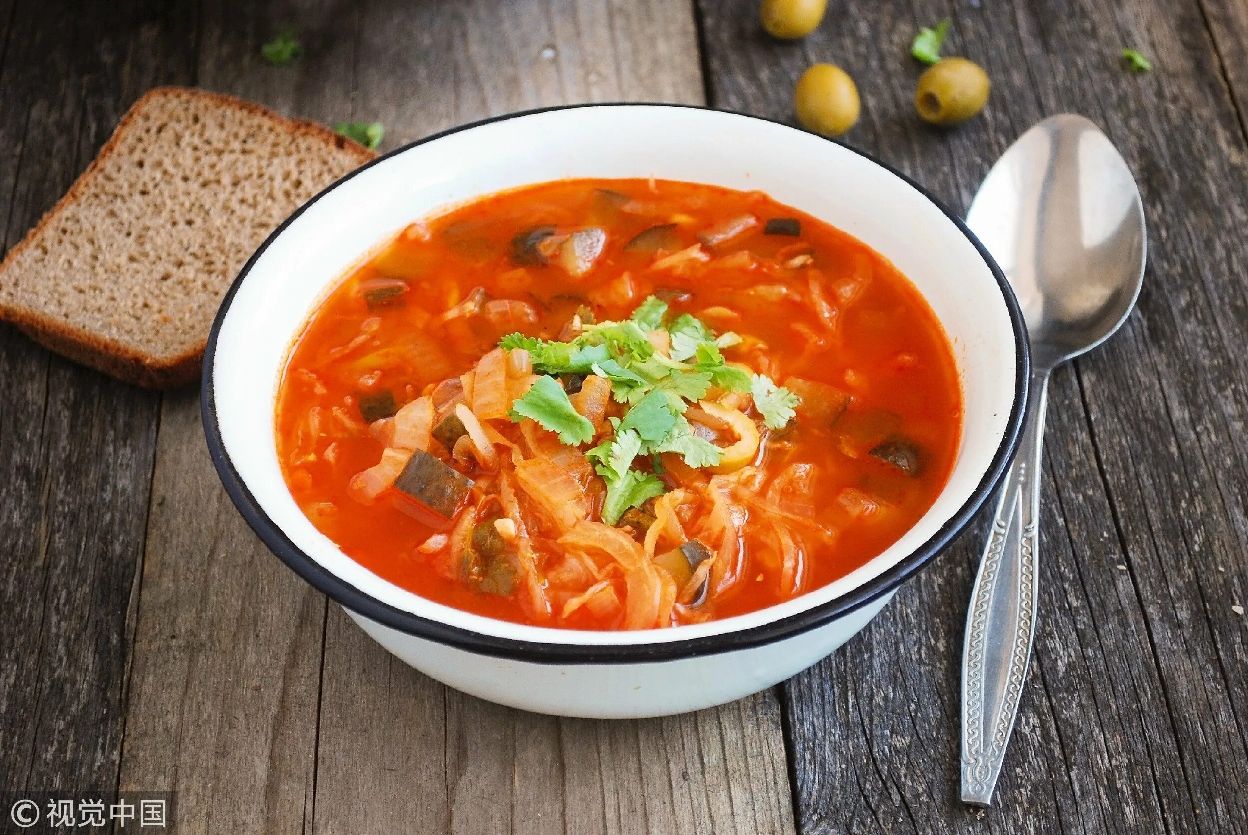 Солянка по московски с капустой. Солянка по московски с капустой. Солянка сборная мясная 350мл. Московская солянка. Московская солянка с сырной корочкой.