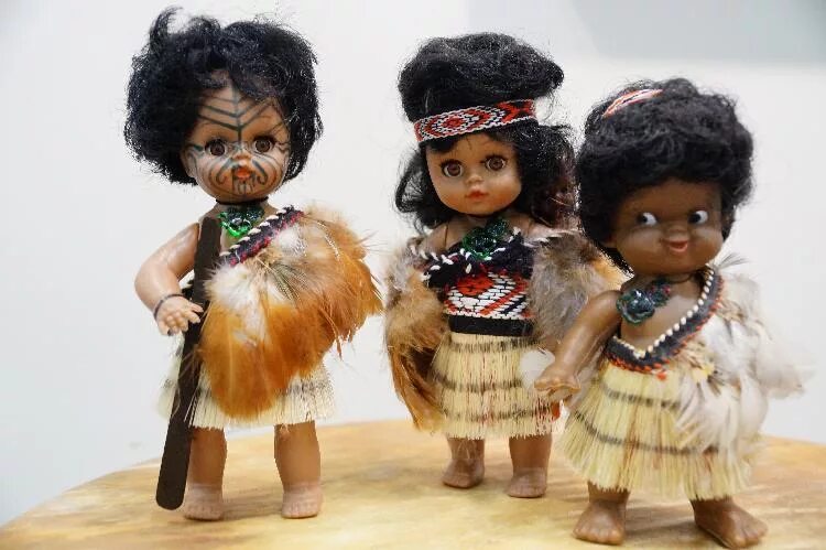 фарфоровые куклы народов мира. куклы народов мира в костюмах коллекция. куклы разных стран. куклы разных стран. игрушки и куклы.