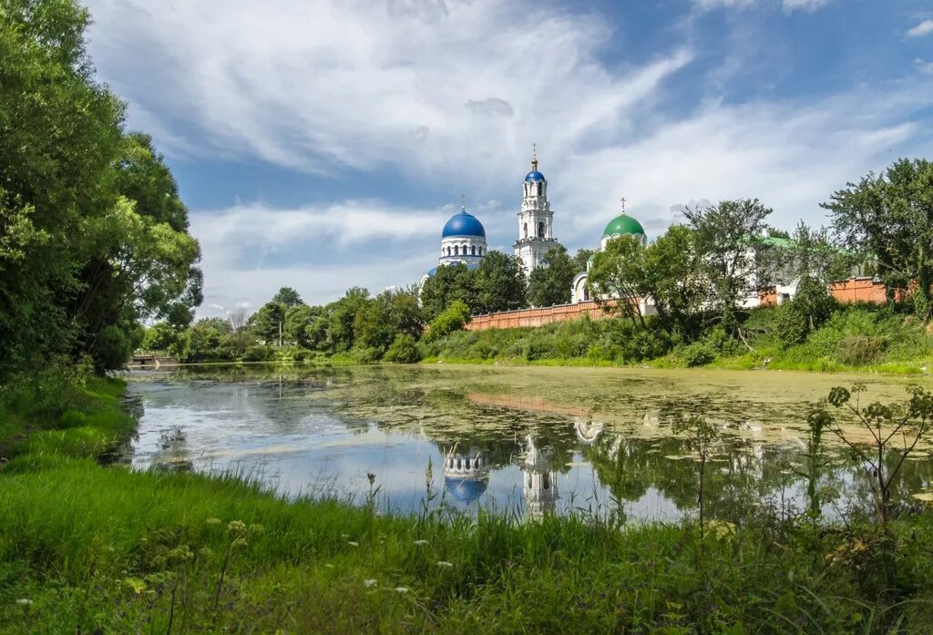 Святые калужской области. Калужская Свято-Тихонова пустынь. Тихонова пустынь Калужская область. Тихонова пустынь монастырь. Тихонова пустынь Калуга.