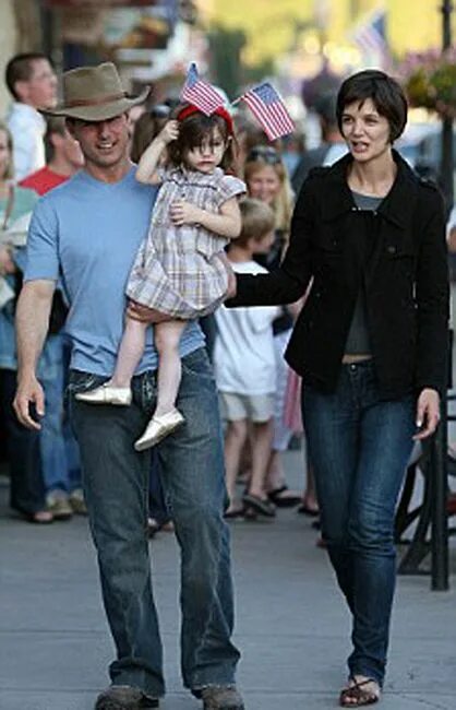 Katie Holmes treats herself to a designer shopping trip Daily Mail Online