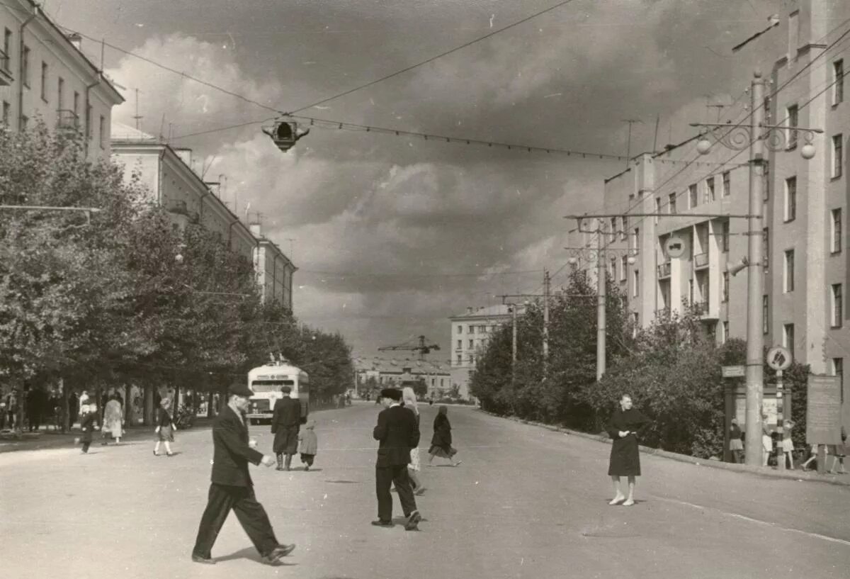 Под наши старые фотки. 1 Мая старые фотографии Каменск-Уральский.