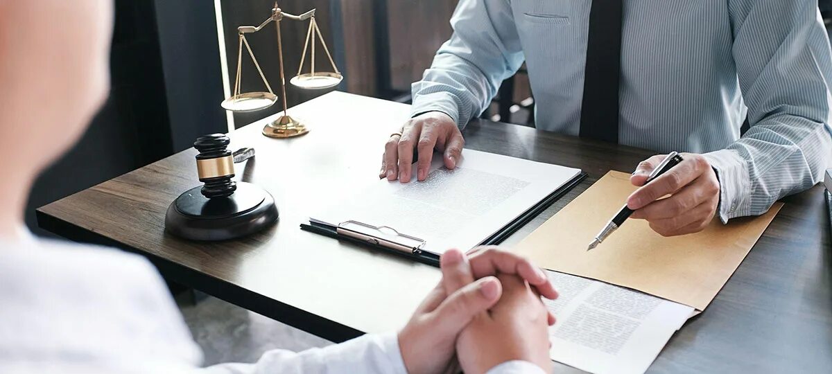 Предоставлять юридические консультации. Адвокат юридические услуги. консультация адвоката. юридическая консультация картинки. юрист картинки.
