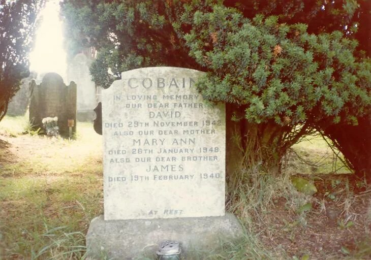 Курт кобейн могила. Курт кобейн могила. Могила курта кобейна. Cobain могила. Могила курта кобейна.