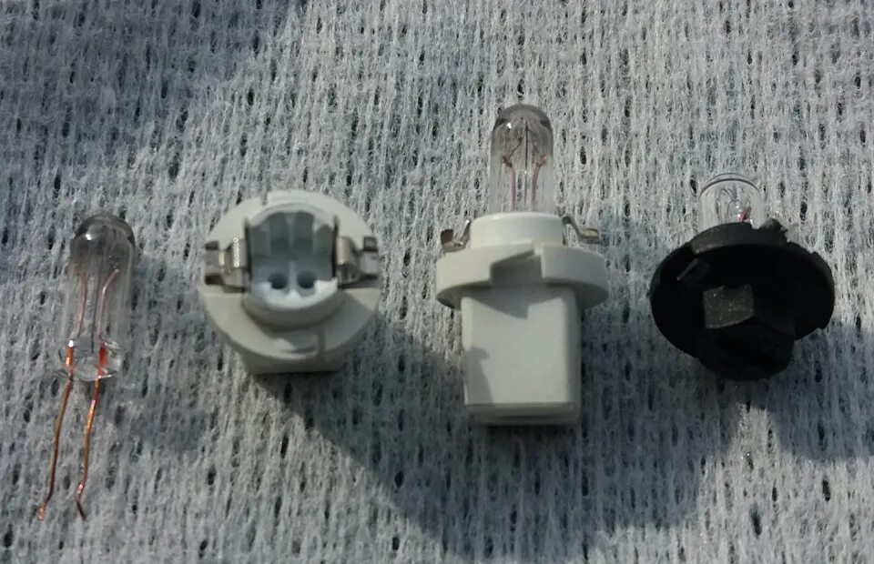 Цоколь ларгус. Цоколь ламп дхо гранта. Ларгус 2022 лампочка ближнего света. Лампочка поворотника рено логан 1. Габаритные лампы ваз 2110 передние цоколь.