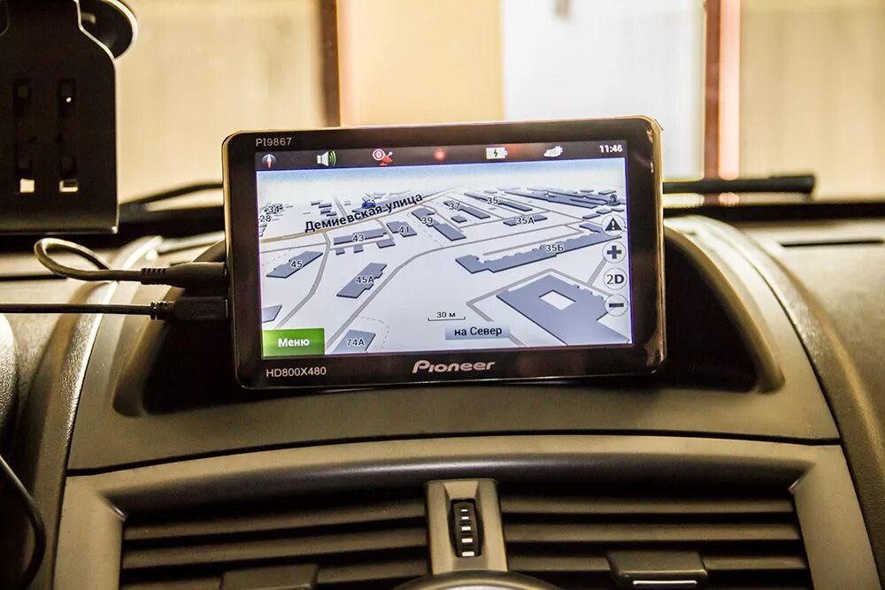 Как подключить навигатор через андроид авто. Планшет для автомобиля с gps и камерой заднего вида. планшет для камеры заднего вида в авто. планшет в автомобиль с камерой заднего. планшет с навигацией камерой заднего вида в авто.