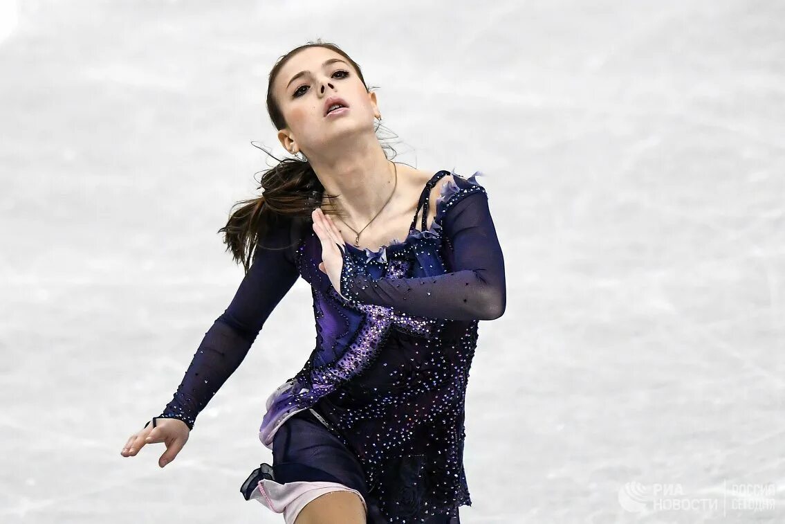 Произвольная программа 2018. Загитова алина ильназовна олимпиада 2018. Алина загитова олимпиада 2018 фигурное произвольная. Фигуристки тутберидзе. Анна щербакова кп 2018.