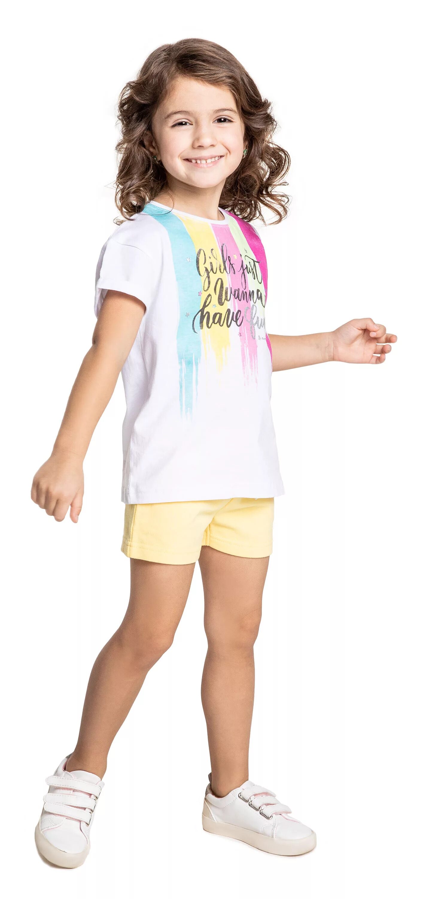 В шортах мелкие. Короткие шортики для девочек. Мини шорты детские. Дети в джинсовых шортах. Шорты джинсовые для девочек 6 лет.