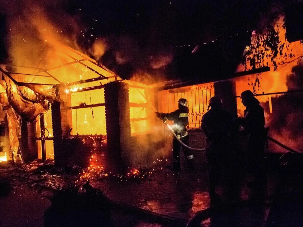 Фото пожарных. Взрывы на Украине. Обстановка в славянске