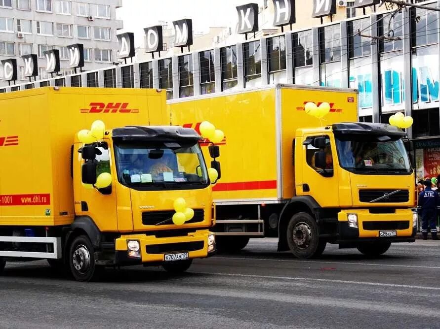 Ивеко DHL почтовик. Фольксваген грузовик DHL. DHL автопарк. DHL автопарк в России. Helion dhl 6