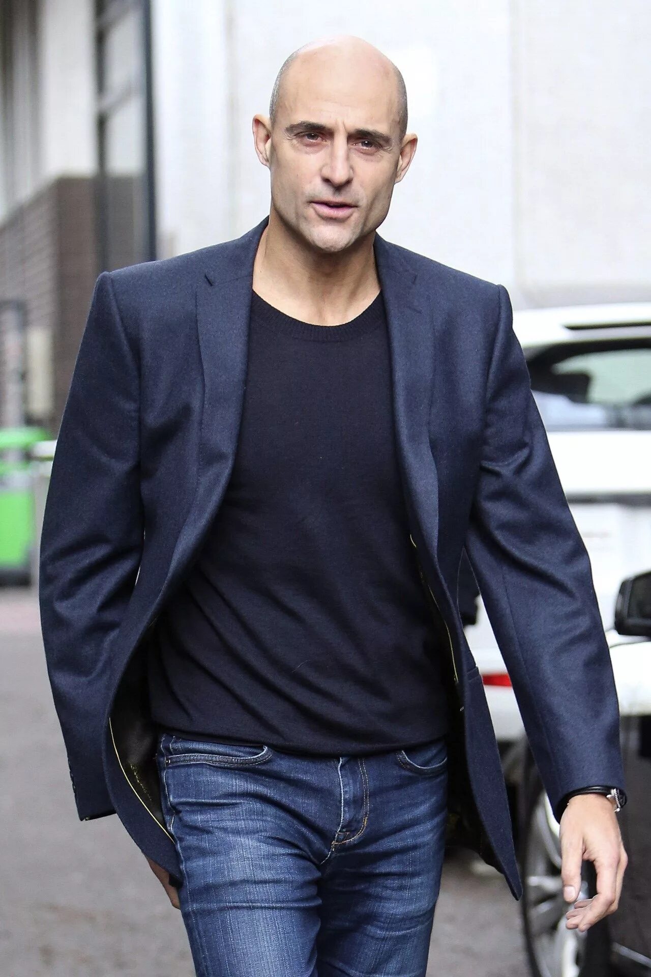 Донской сфинкс ожирение. Худые лысые. Венсан кассель молодой лысый. Хилый парень. Лысые девушки.