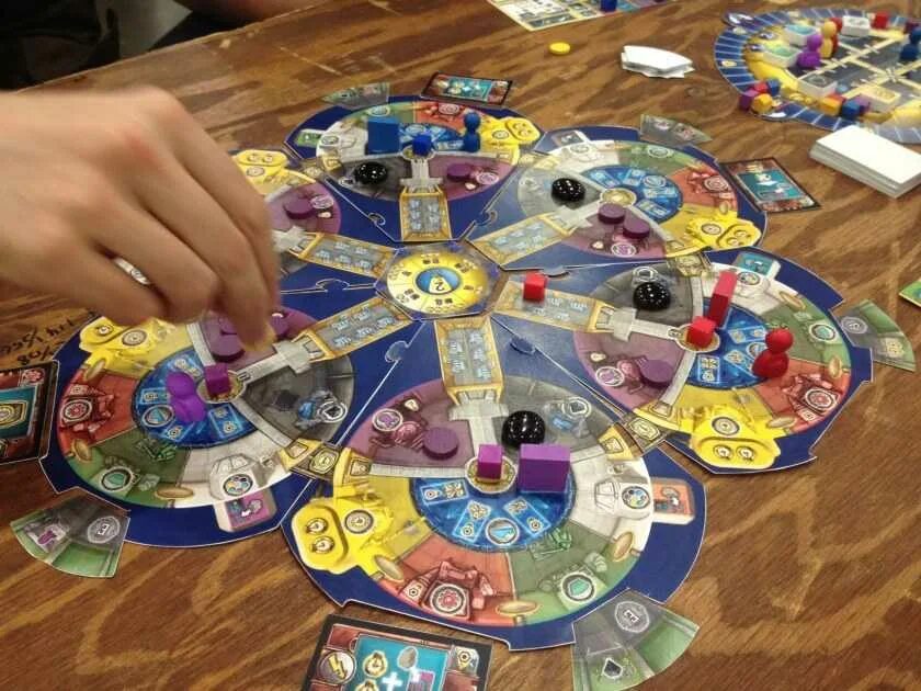 Программа для создания настольных игр. Поле для настольной игры. настольные игры своими руками. круглое игровое поле. трансформационные психологические игры.