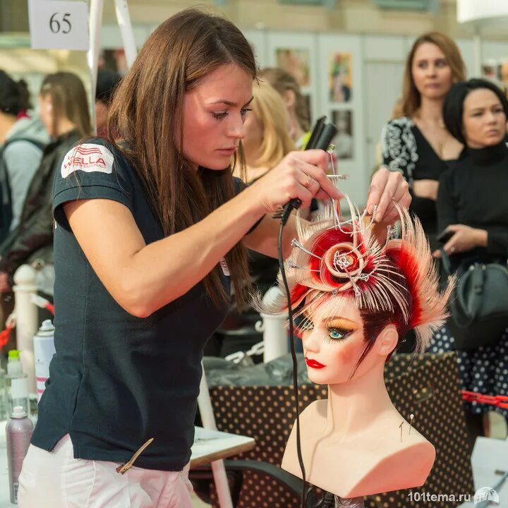 Цирюльник федор. Цирюльник новосибирск сеть салонов красоты. Цирюльник роз. Коллаж по парикмахерскому искусству. Выставки по парикмахерскому искусству.